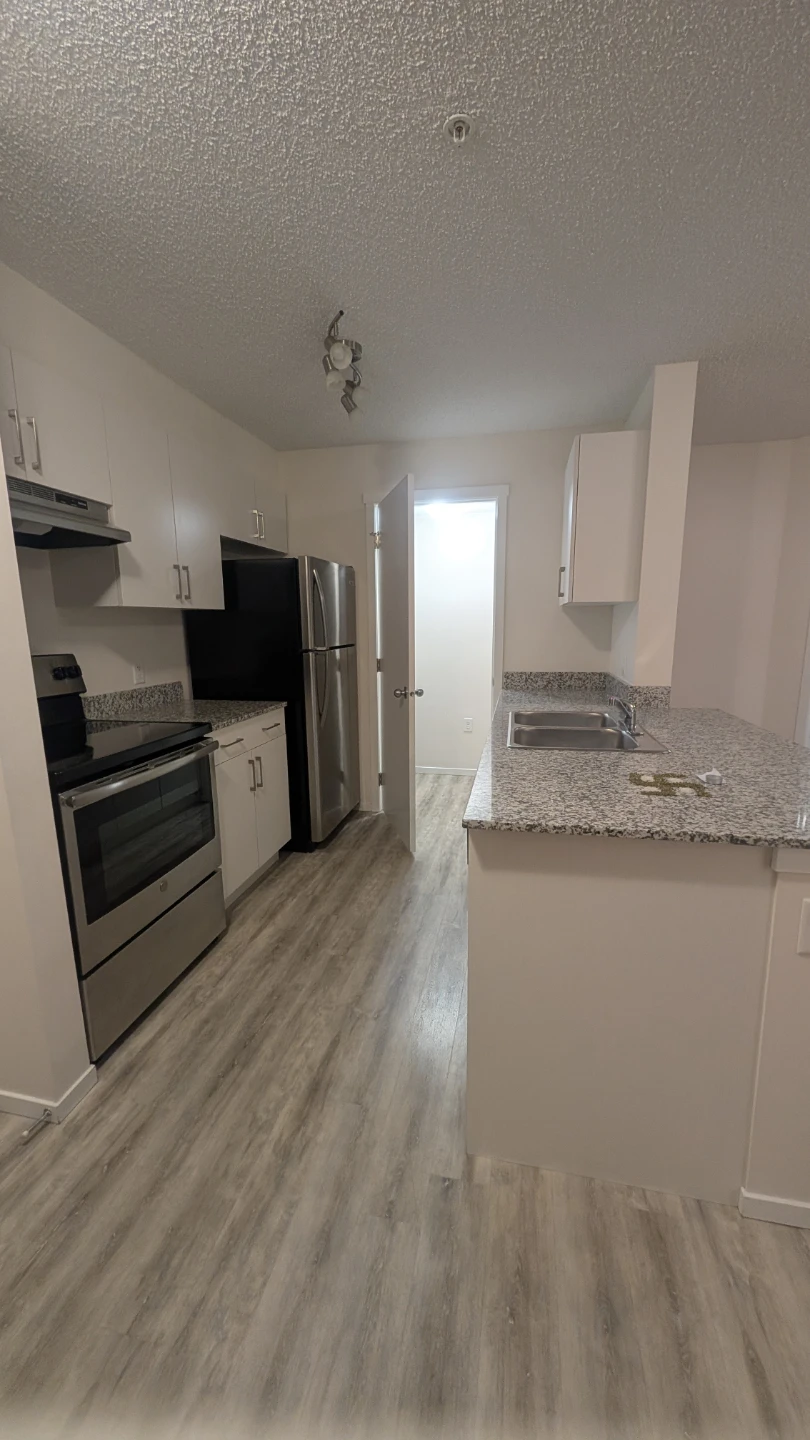 Rent 2 bhk + Den at kincora glen park nw - photo 2