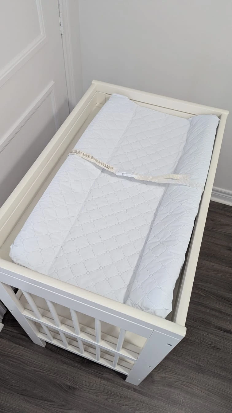 Changing Table with Mat - photo 2