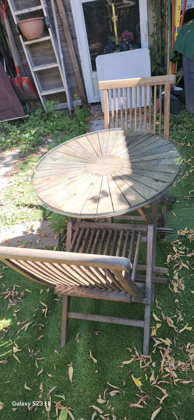 Teak bistro set with folding chairs and glass-top table - photo 2