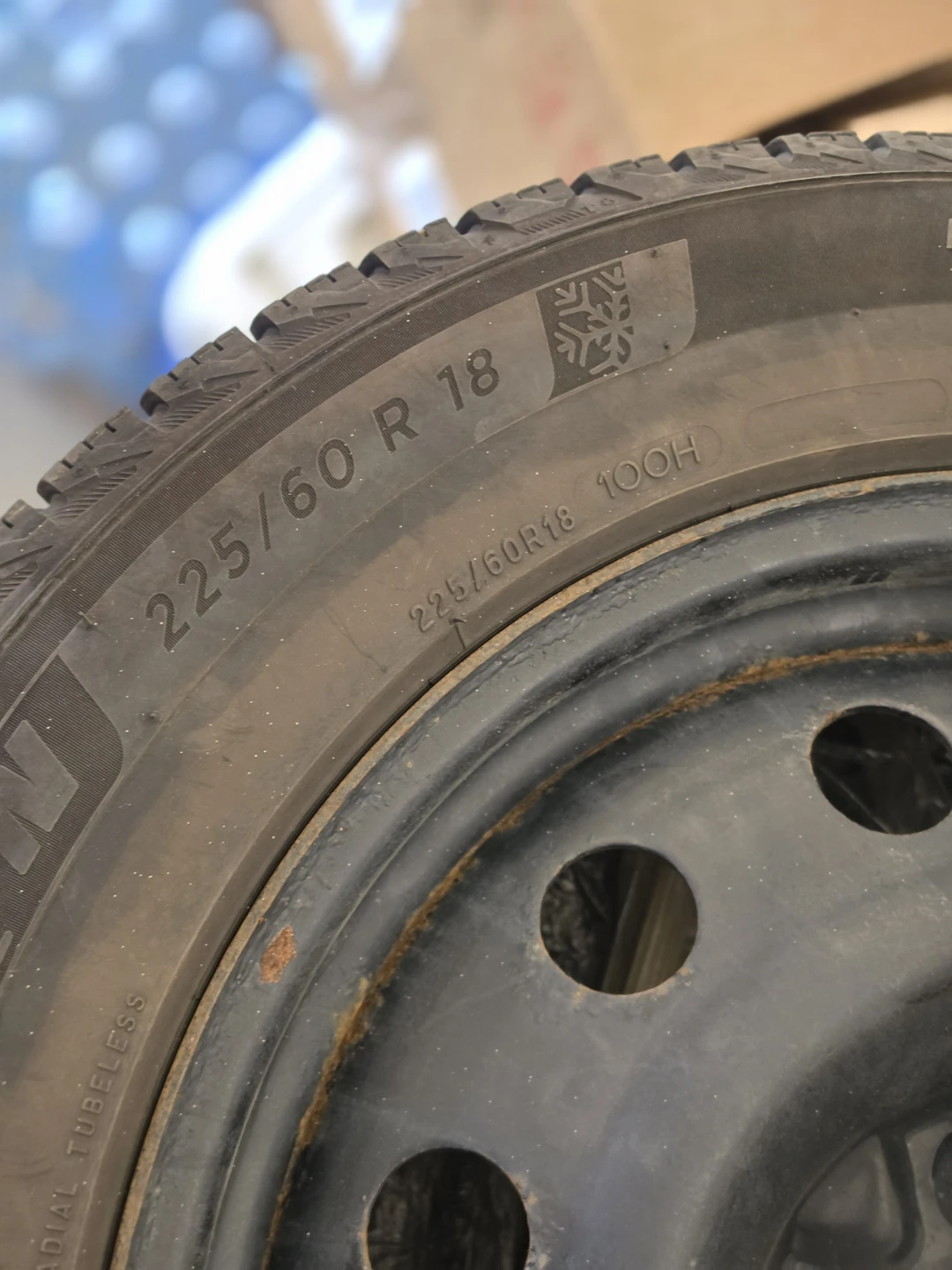 Set of 4 Michelin 225/60R18 Winter Tires on Rims - photo 3