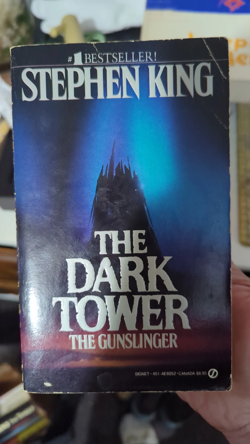 The Dark Tower: The Gunslinger by Stephen King