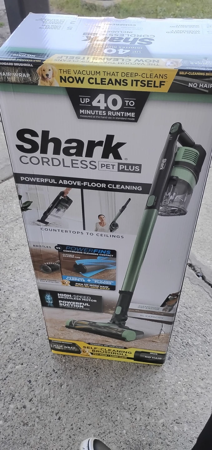 Shark Cordless Pet Plus Stick Vacuum IZ140C - photo 2