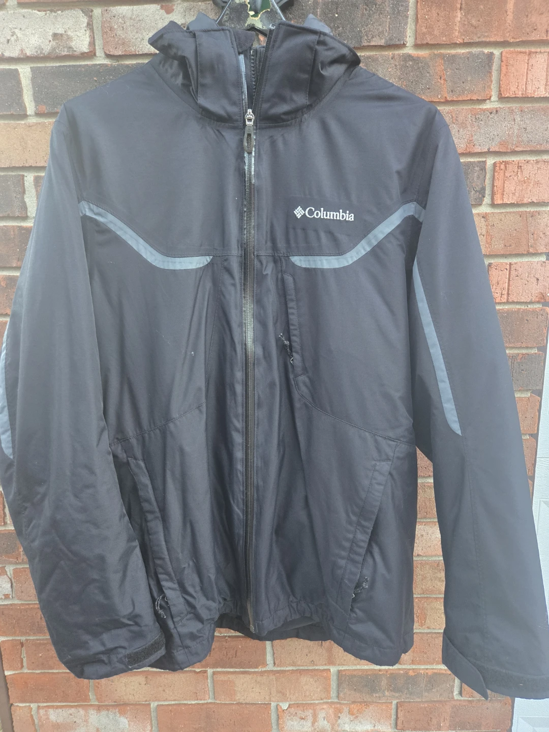 Men's Columbia Hooded 3 in 1 Ski/Winter Coat. Med., Gray/Black.
