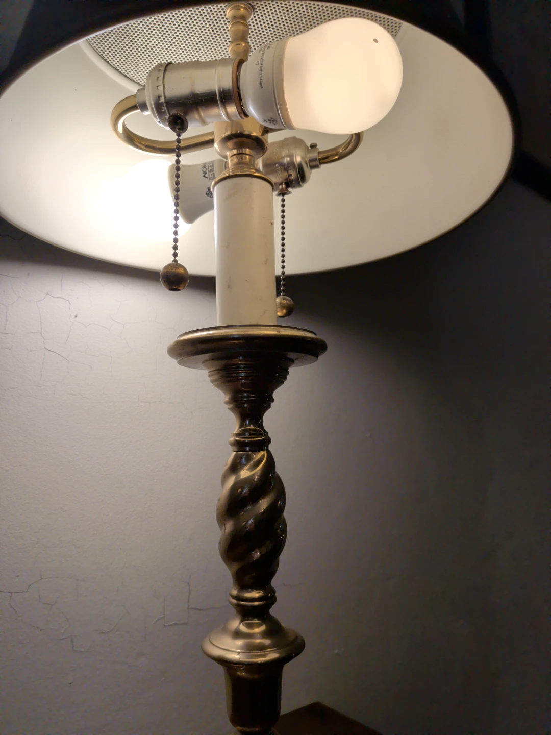 Brass Table Lamp with Twisted Base - photo 3