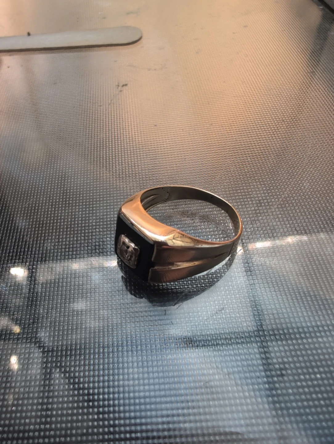 Gold signet ring with black stone and diamond accent - photo 2
