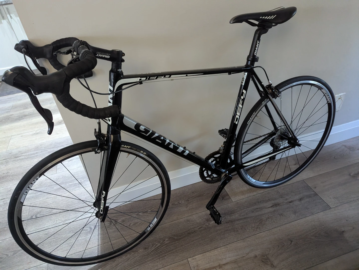 Giant road bike. Like new. Defy 3. XL frame - photo 5