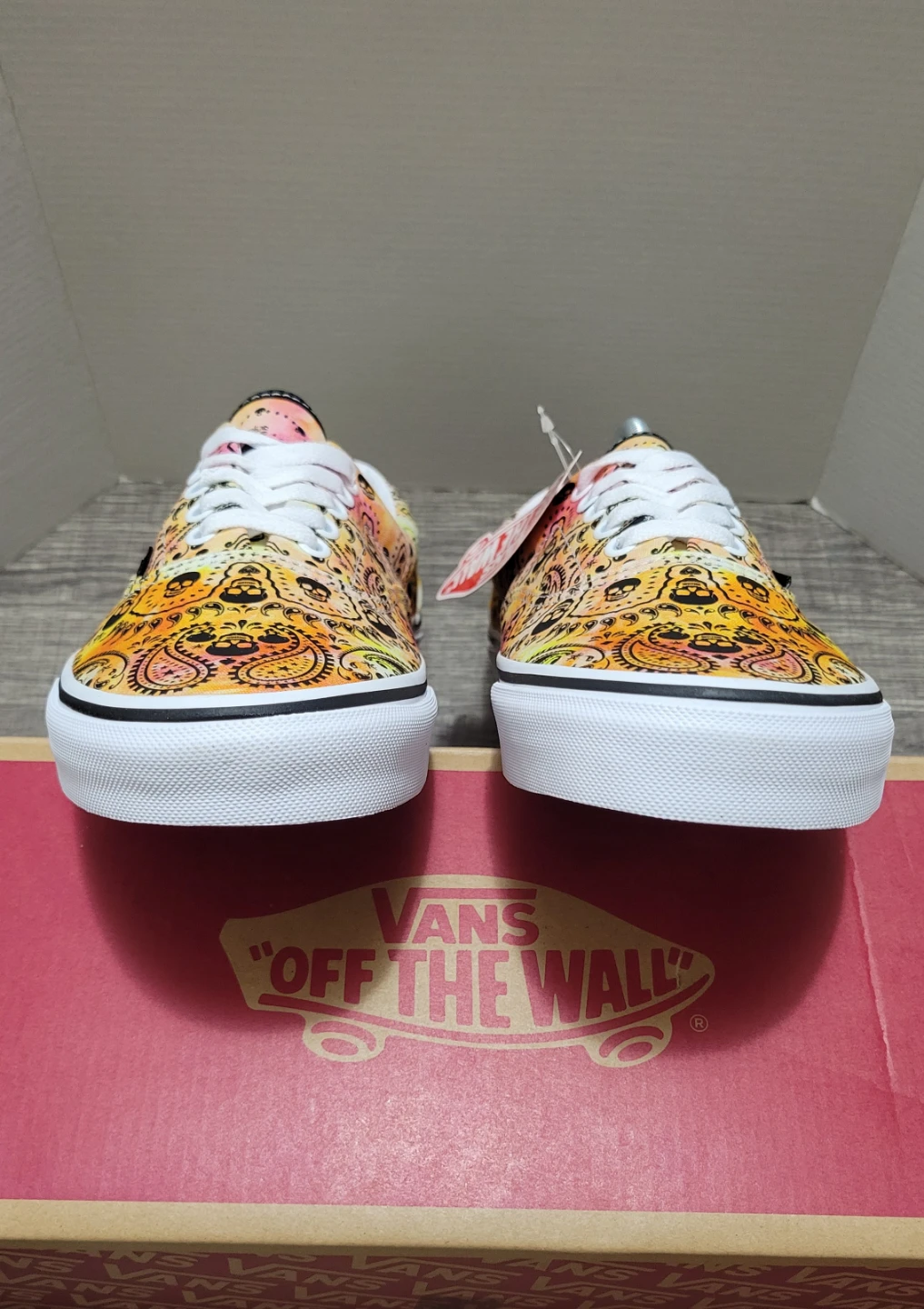 Vans Bandana Skull Print Sneakers Size 10 - photo 2