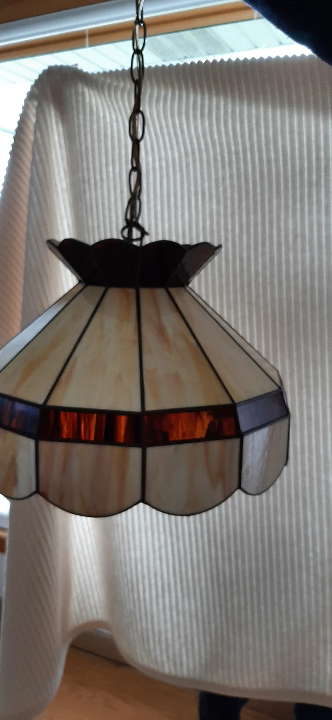 Tiffany-style stained glass hanging pendant light