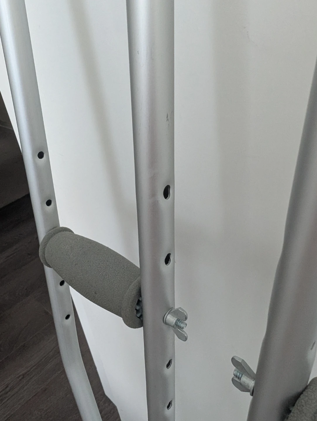 Aluminum Crutches Adjusts to Size 5'2" to 5'10" - photo 4