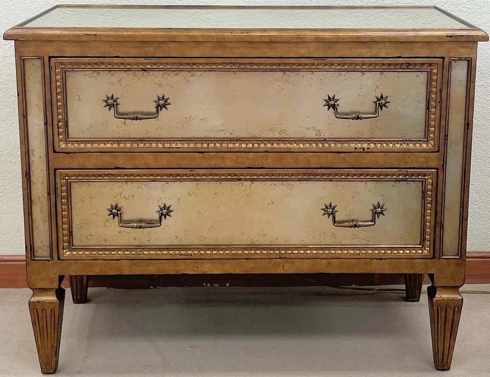 Theodore Alexander Verre Eglomisé Chest of Drawers - photo 3
