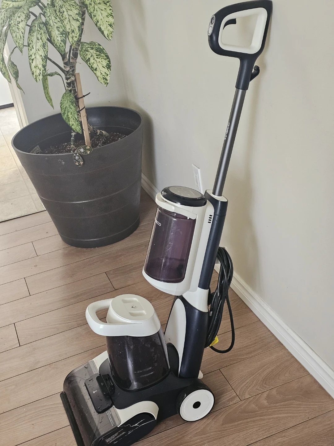 Tineco Wet Dry Carpet Cleaner - photo 2