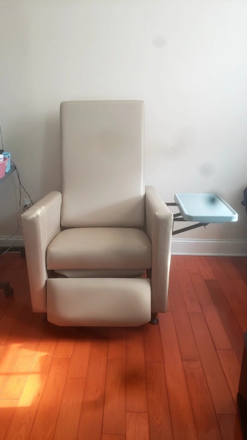 Winco Medical Recliner with Side Tray - photo 2