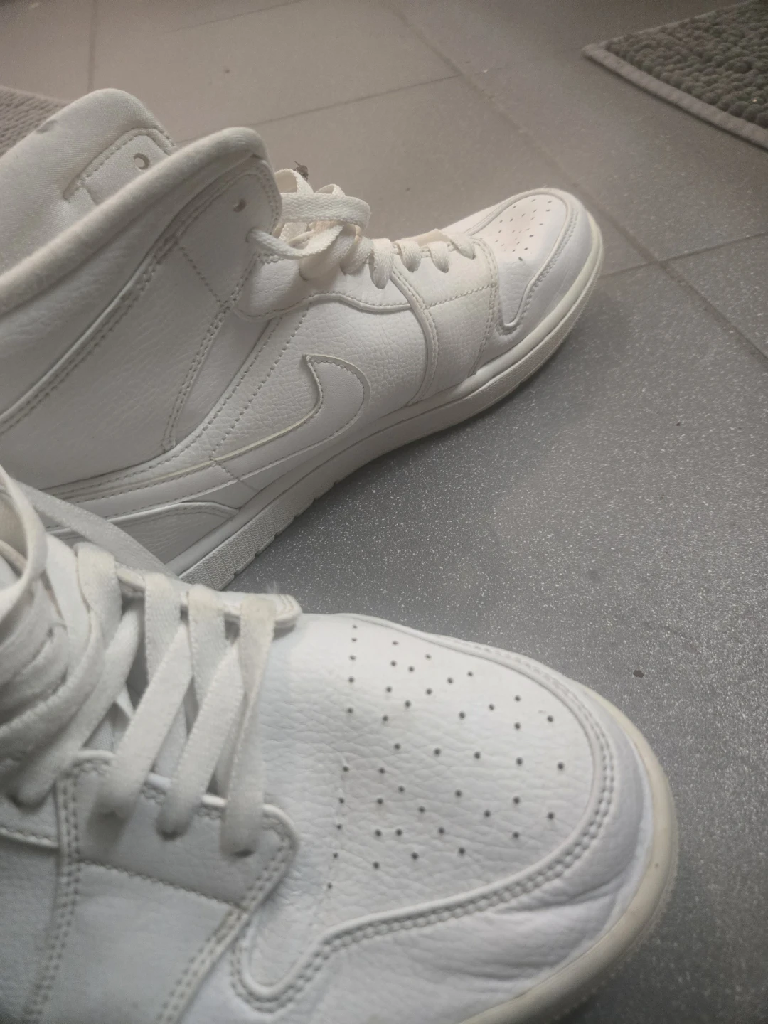 Jordan 1s White Size 12 - photo 2