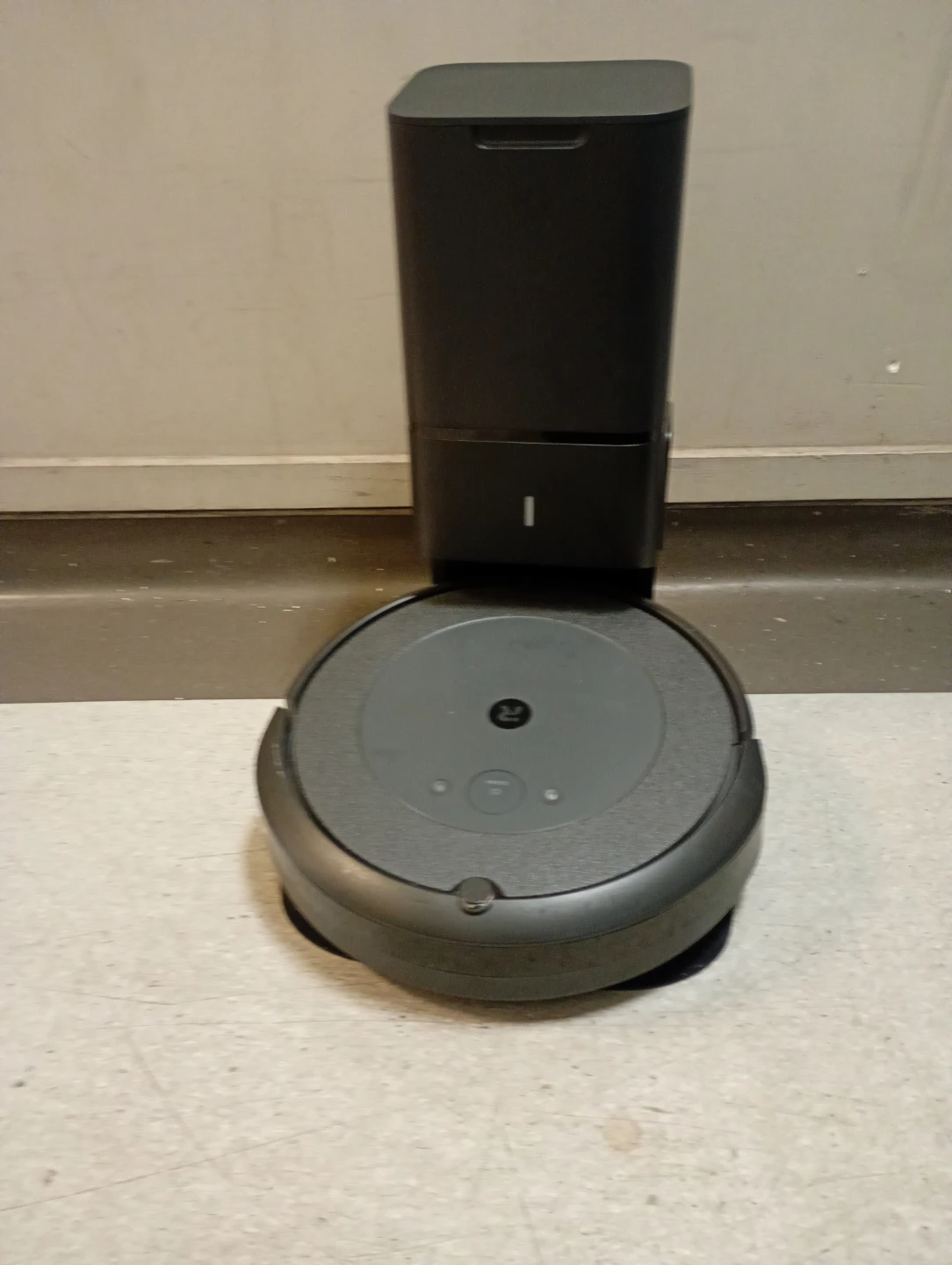 iRobot Roomba i4 Robot Vacuum with Self-Emptying Base