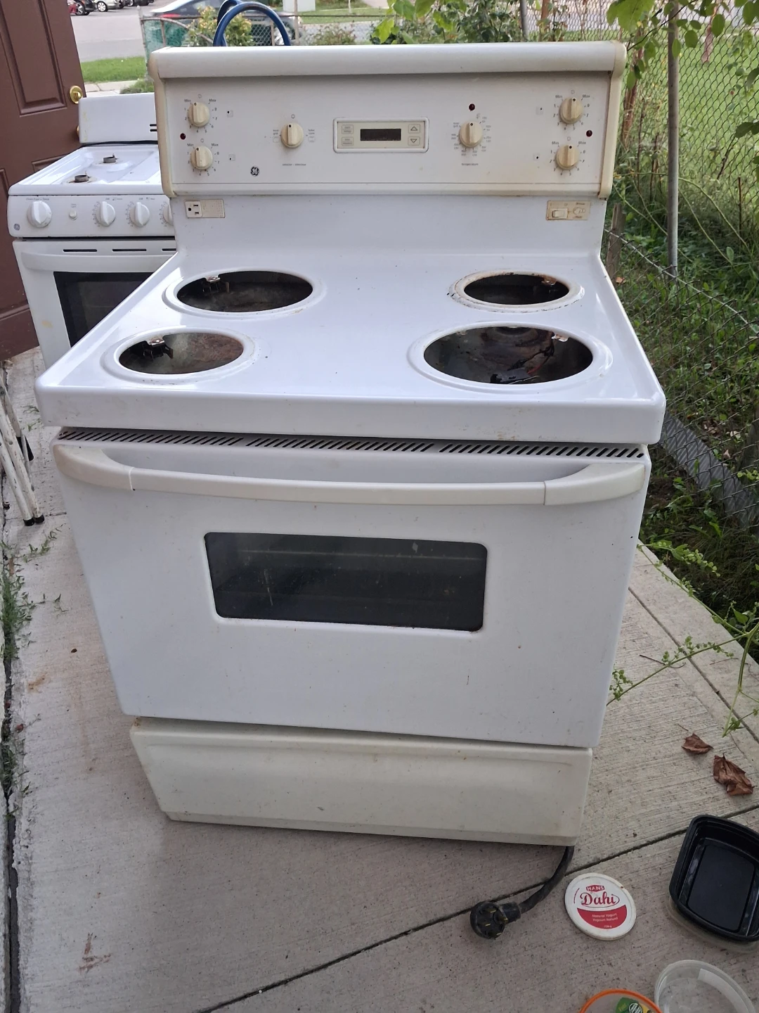 GE White Electric Stove - photo 3