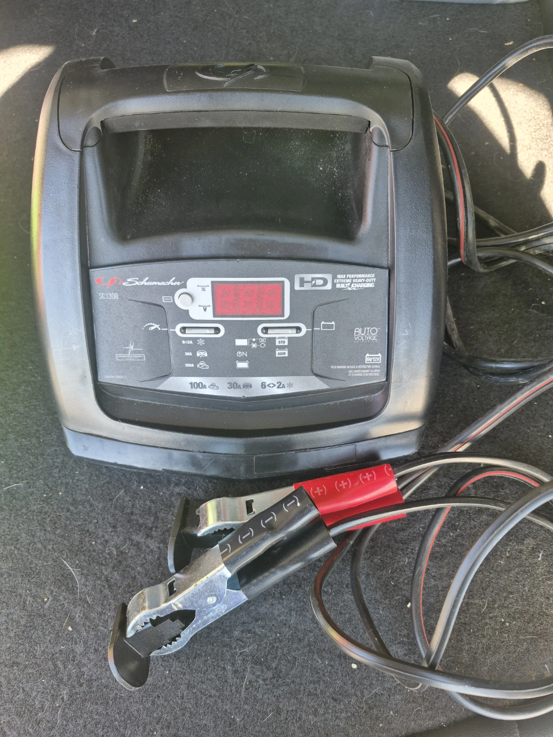 Schumacher SC1308 Battery Charger and Engine Starter