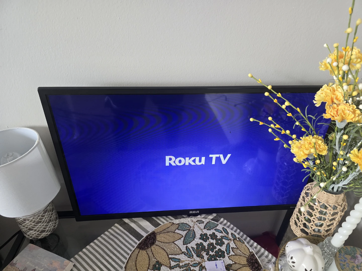 RCA Roku TV 32" HD Smart TV - photo 4