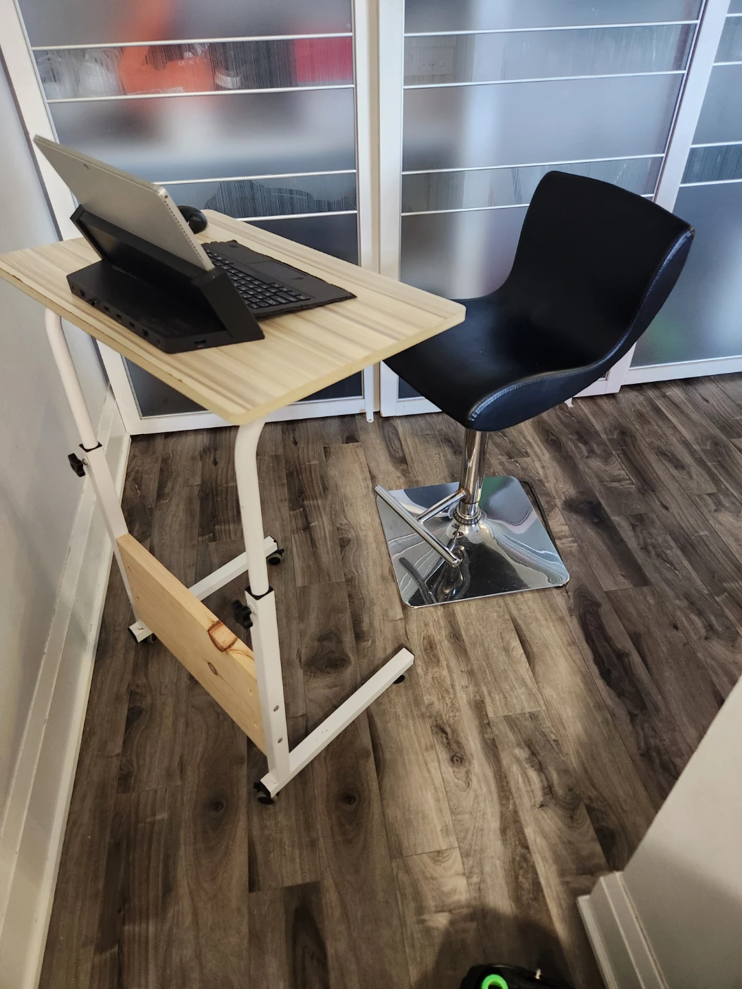 🇨🇦  Adjustable Rolling Laptop Desk with Chair - photo 3
