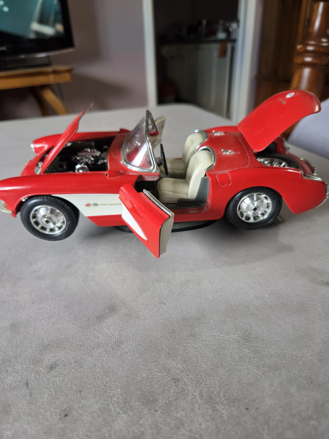 Bburago 1957 Red Chevrolet Corvette Diecast Model Car