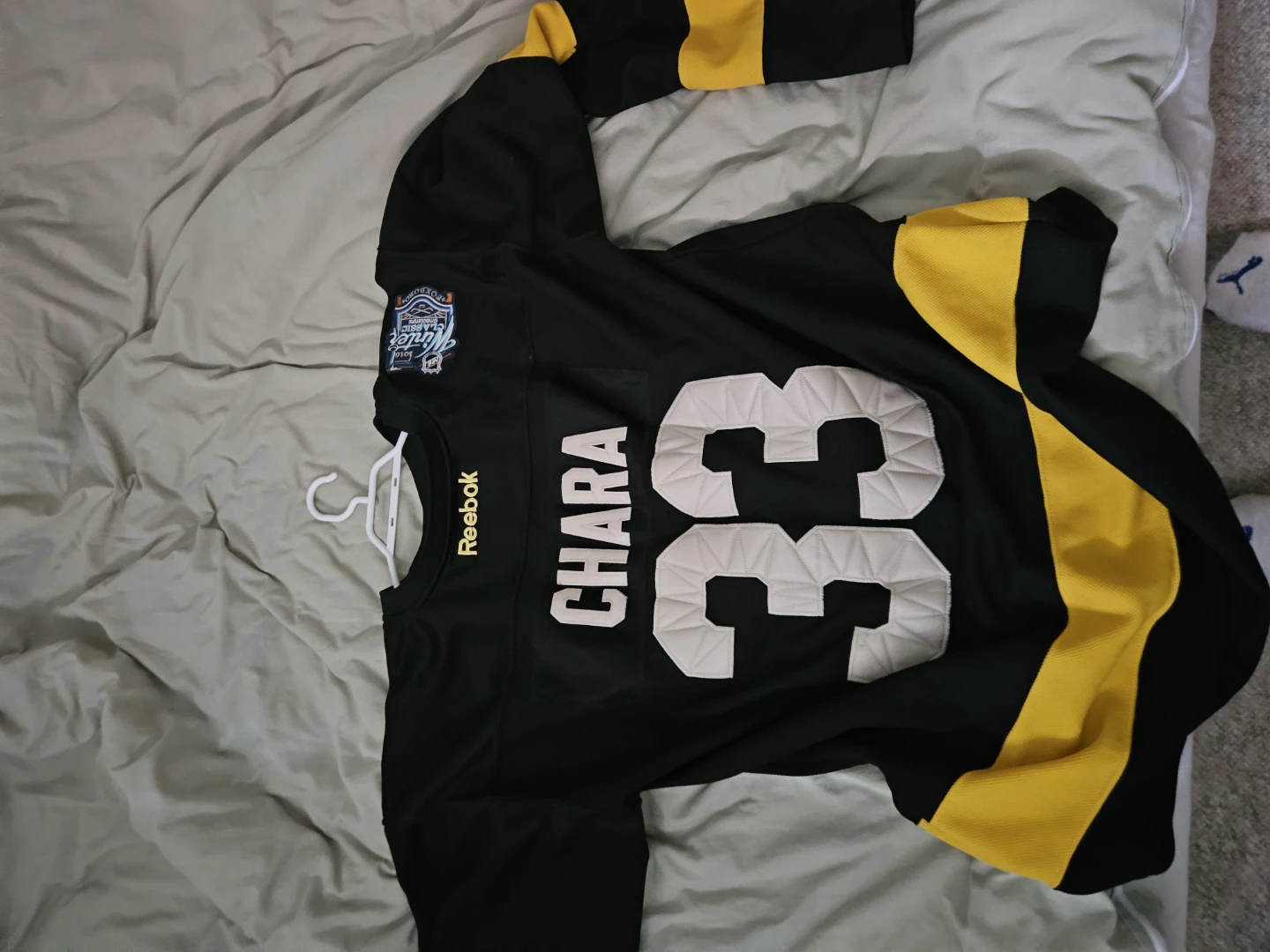 Chara winter classic jersey 2010 with fight strap boston bruins - photo 2
