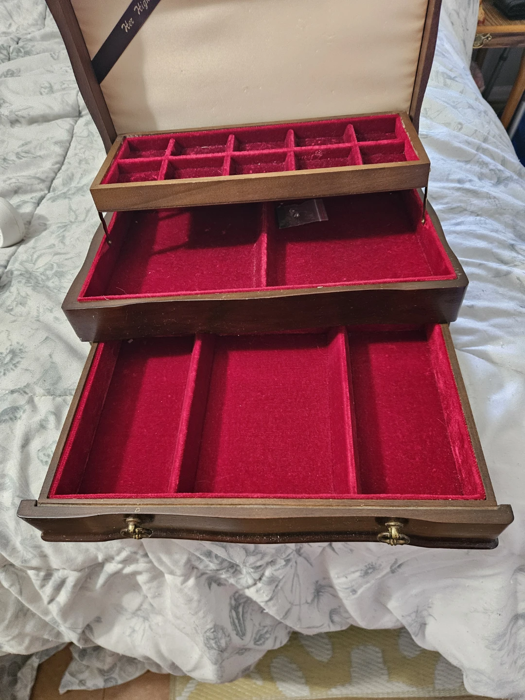 Vintage Wooden Jewelry Box with "Her Highness" Ribbon - photo 4