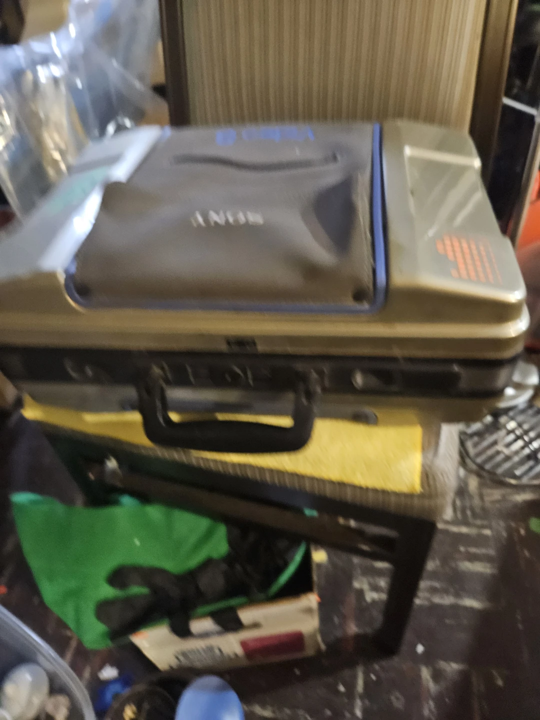 Sony Video 8 Camcorder with Hard Carrying Case - photo 2