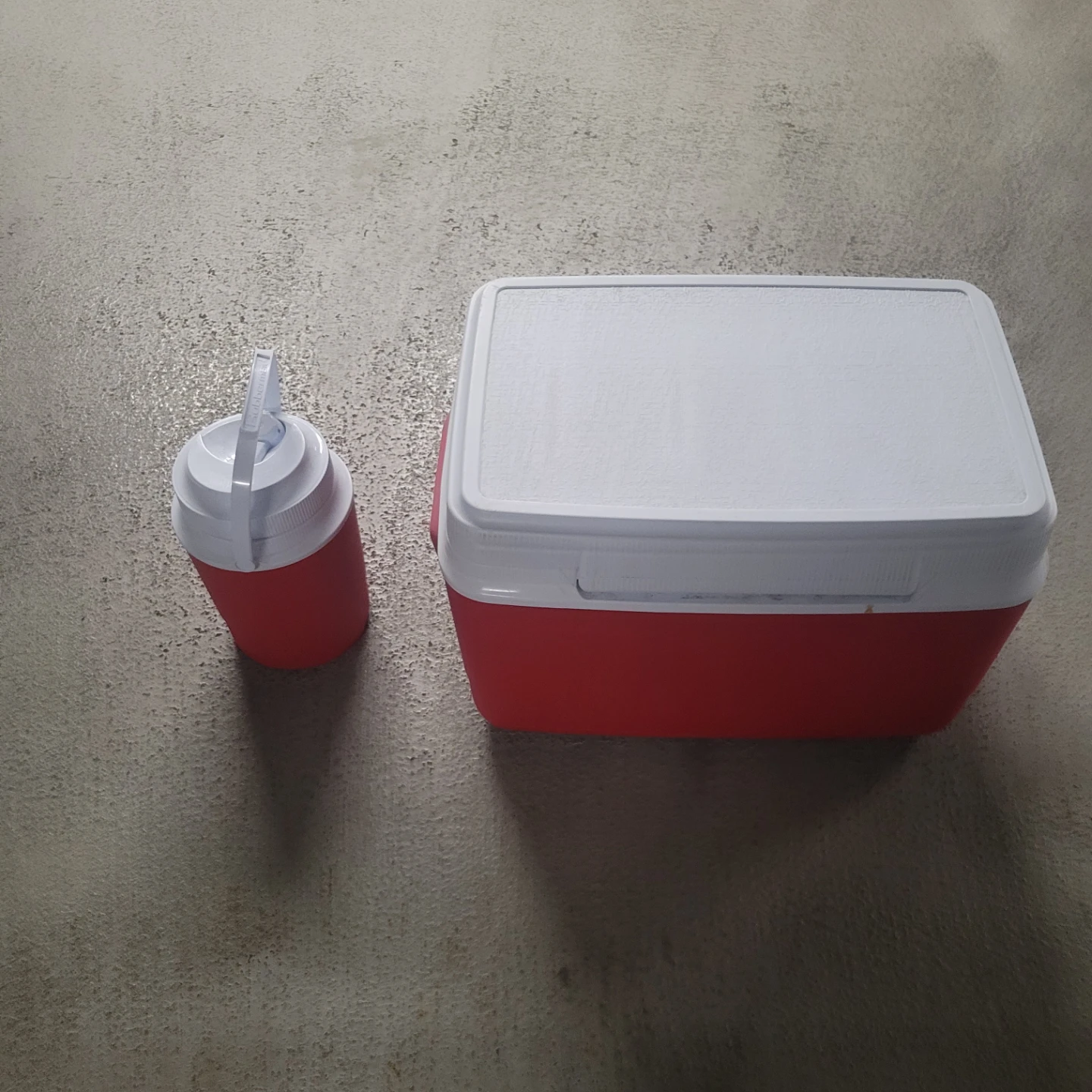 Rubbermaid Cooler and Jug Set