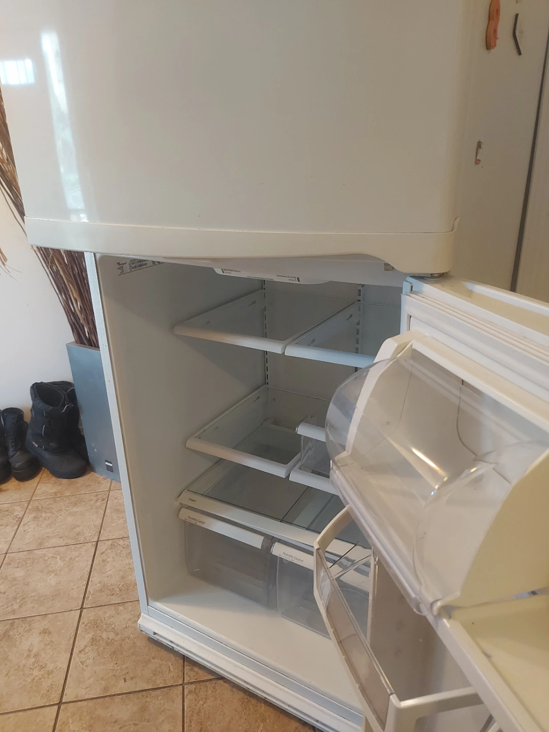 Whirlpool Top Freezer Refrigerator - photo 4