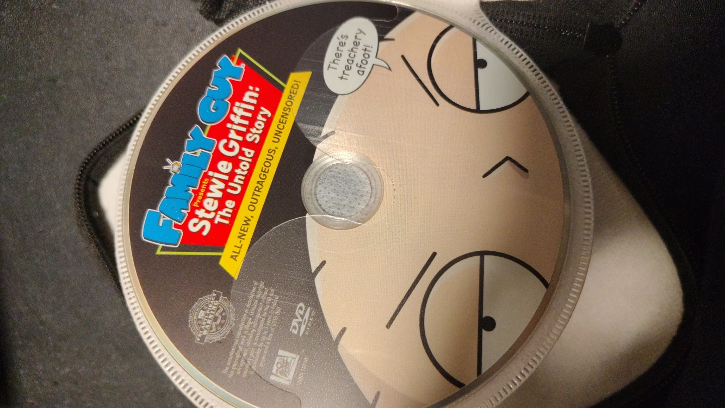 Family guy dvd set season 1-6 plus extras - photo 4