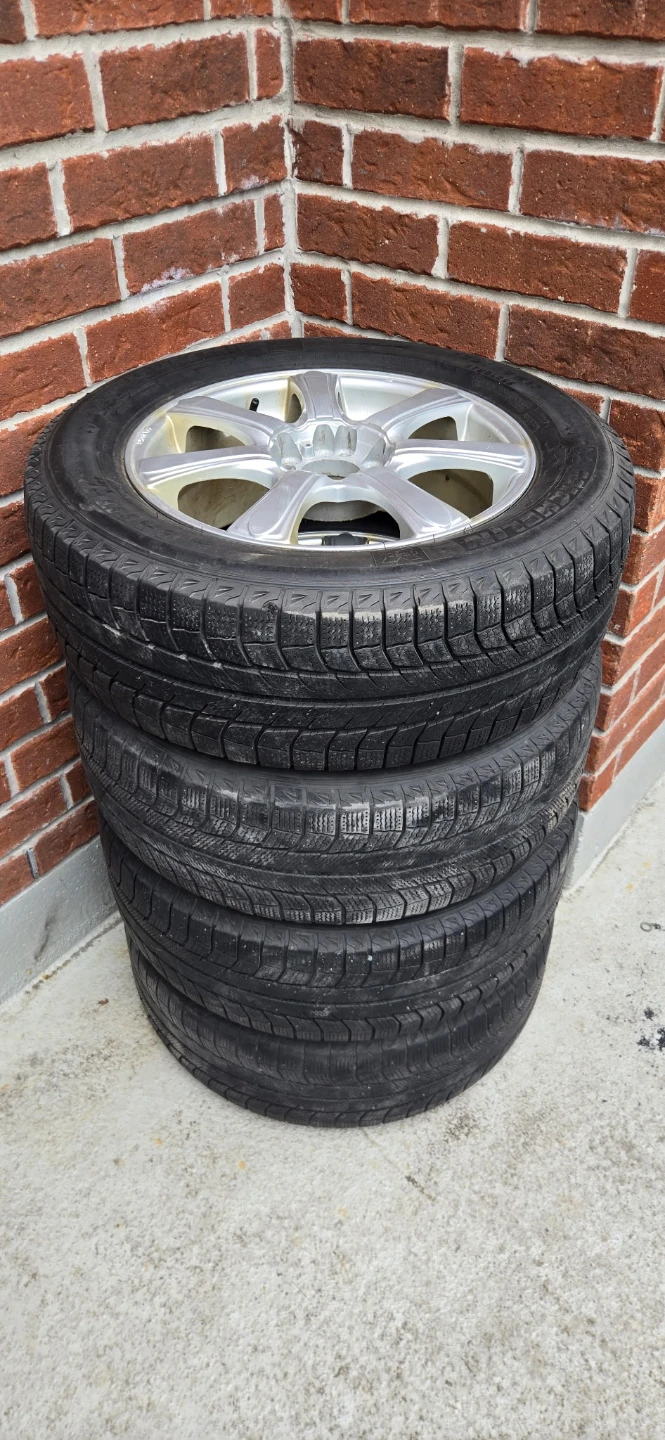 Set of 4 Michelin Latitude Winter Tires With Universal Rims - photo 4