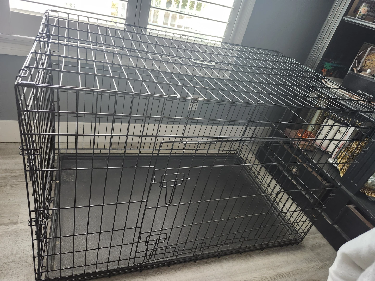 Large dog kennel  47.5" by 28.5" - photo 2