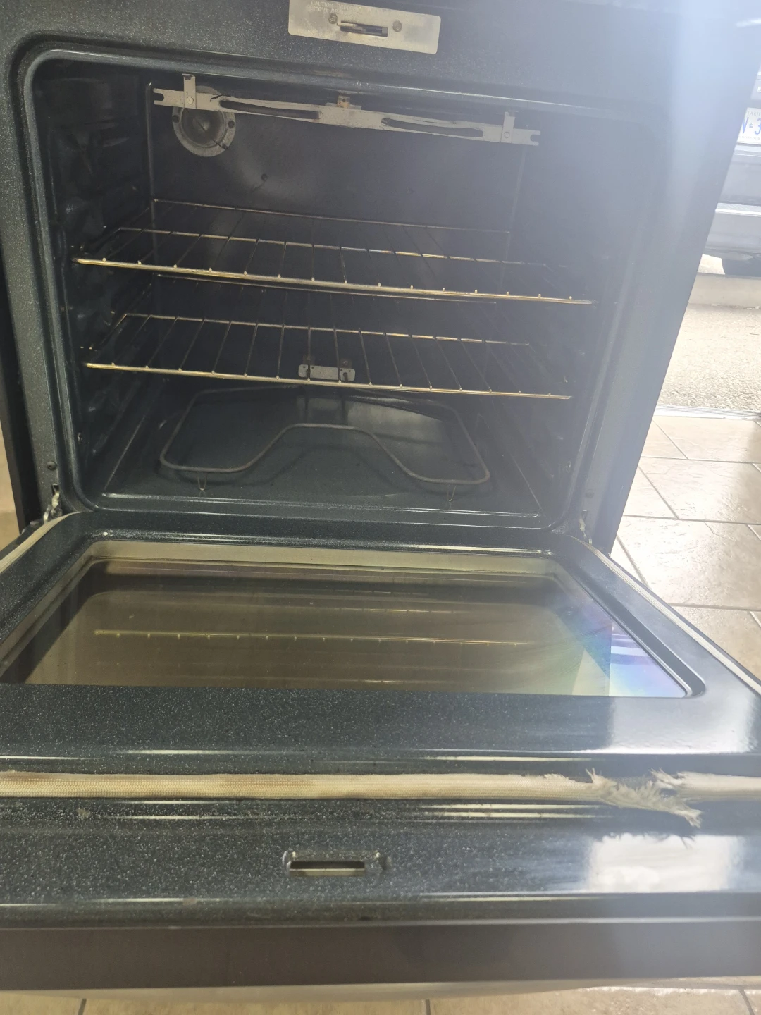 GE Electric Range with Glass Cooktop - photo 2