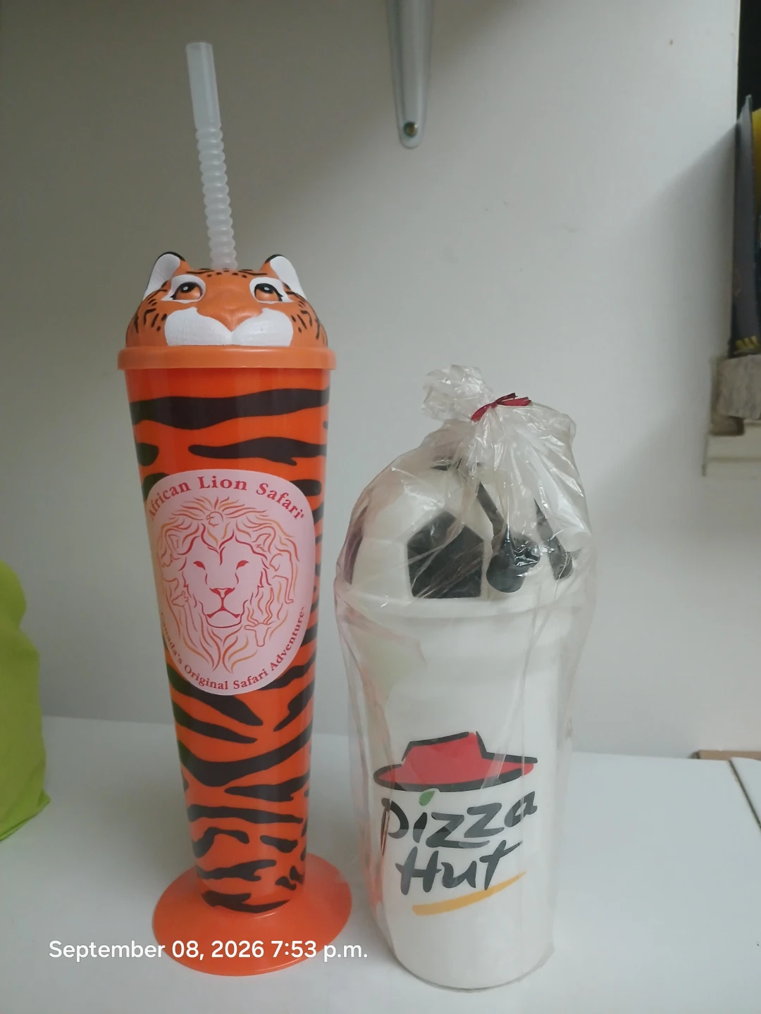 🏈 New - Themed Sippy cups- Tiger, Soccer