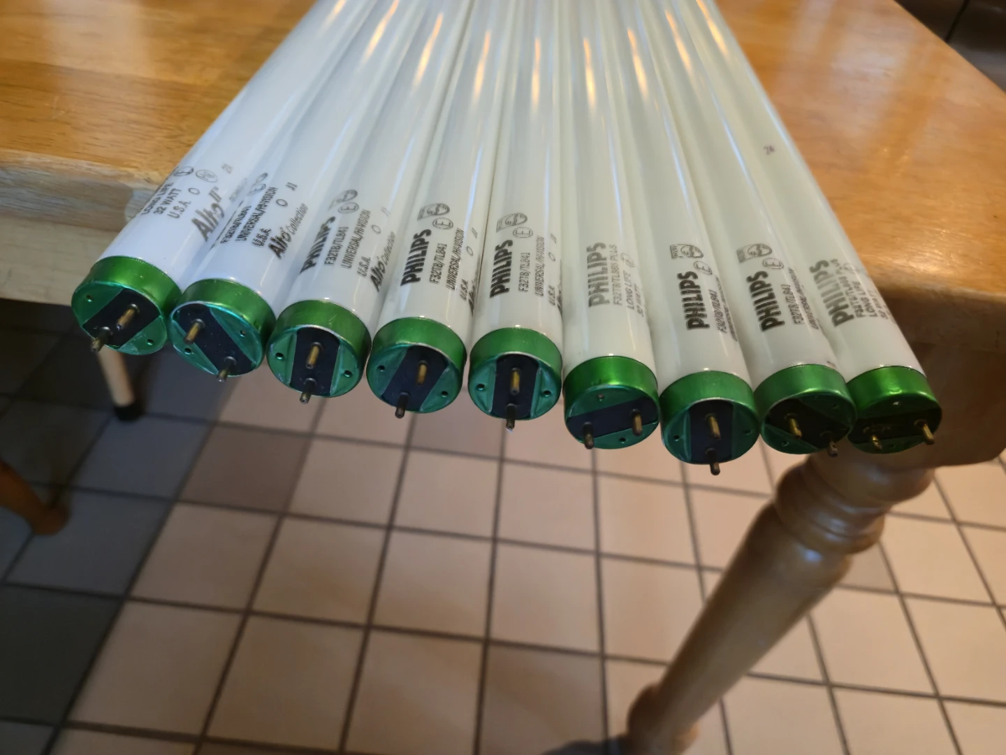 Lot of 9 Philips 4FT T8 Fluorescent Bulbs – 32W - photo 3