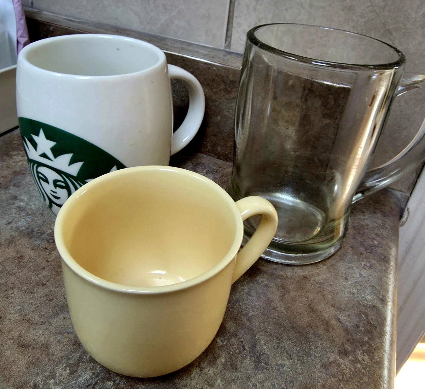 Set of 3 assorted mugs  （$10 for 3 pieces)