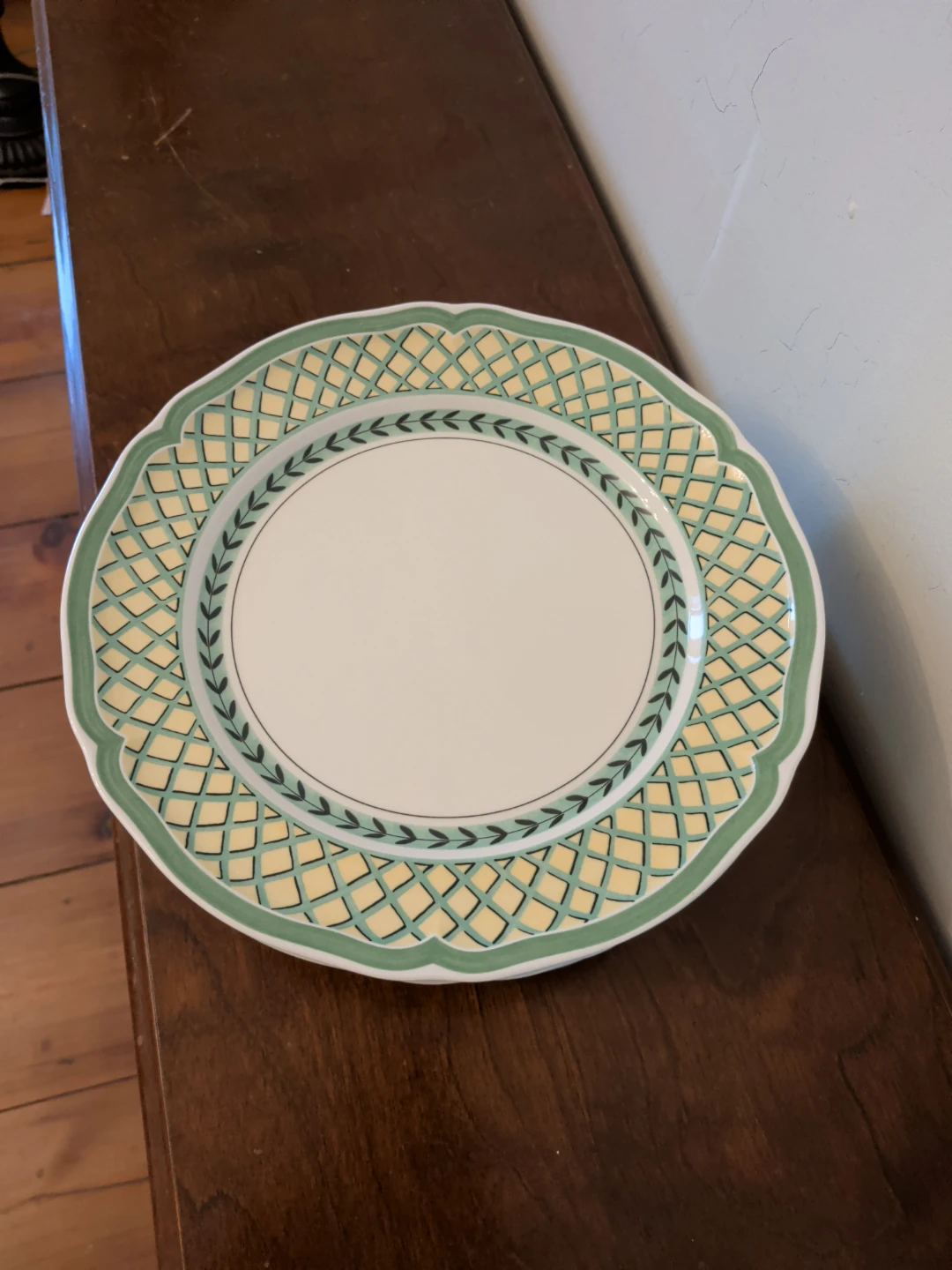 Set of 8 Dinner Plates - Botanical Garden Pattern