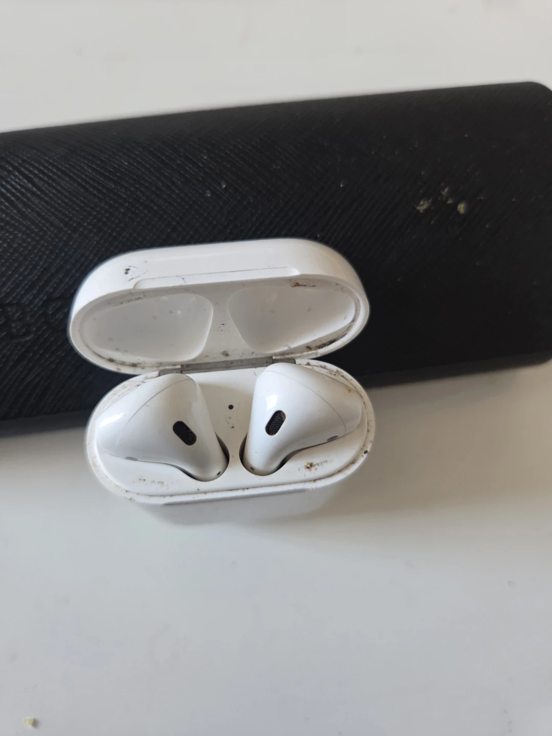 Apple AirPods - photo 2
