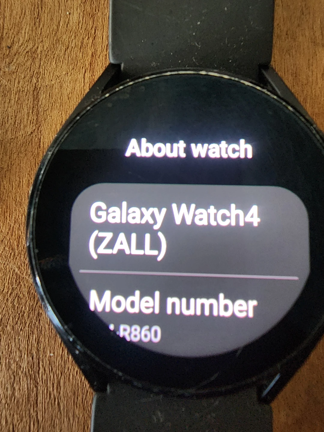 Samsung Galaxy Watch4 (SM-R860) with Charger