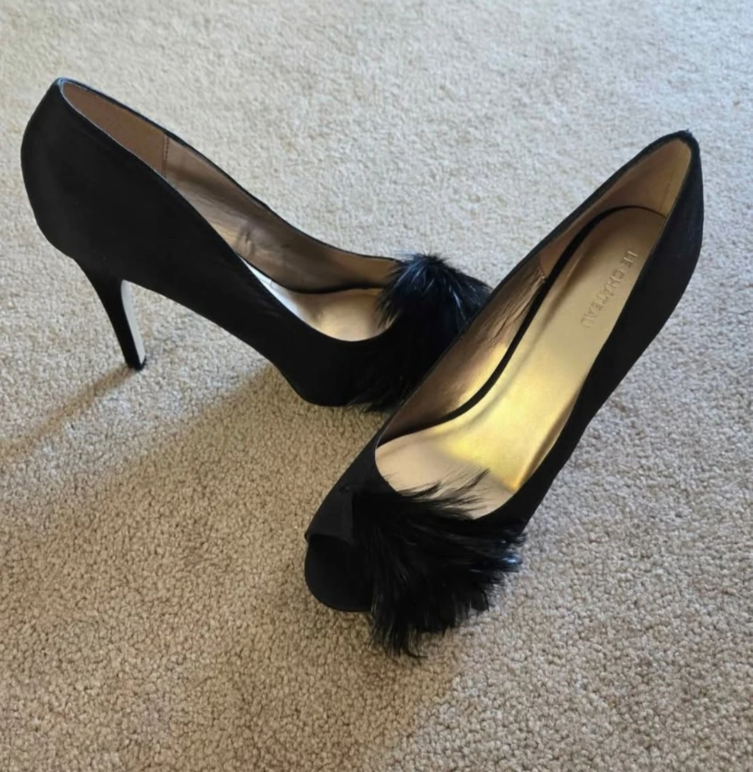 Le Chateau Feather Heels Size 10