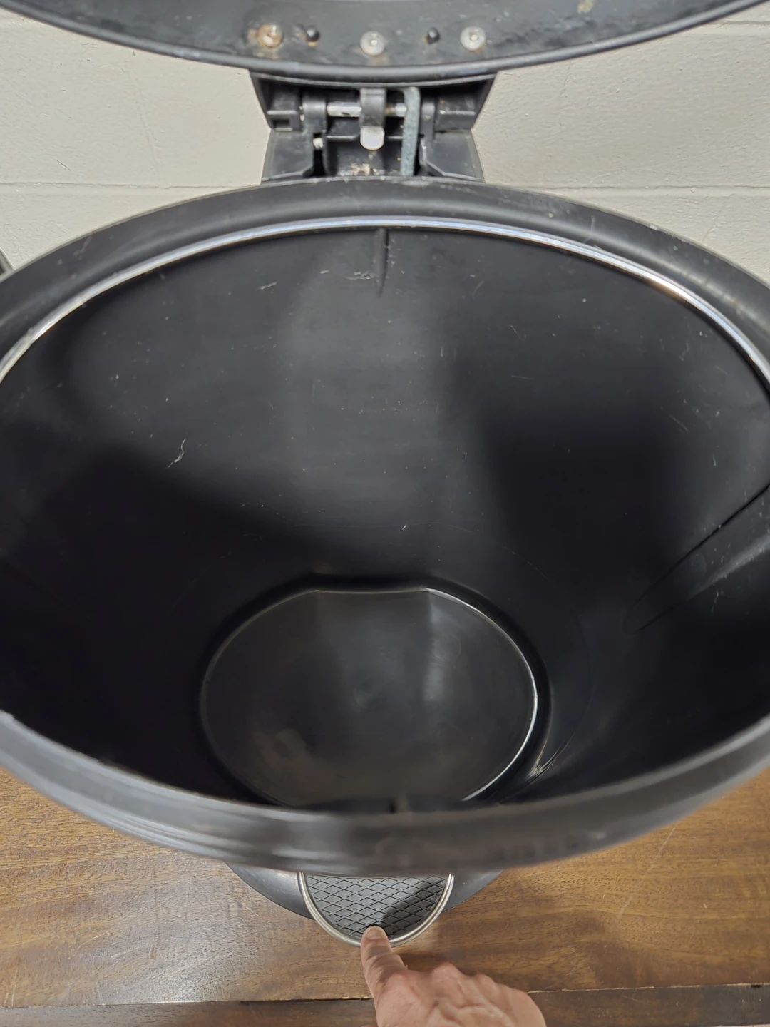 Matte Black Ribbed 13G Step Trash Can - photo 4