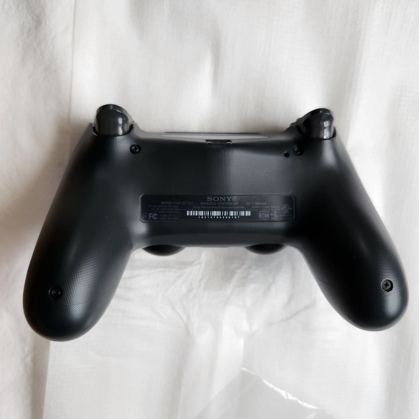 Sony PlayStation 4 Slim 1TB Jet Black Complete in Box - photo 4