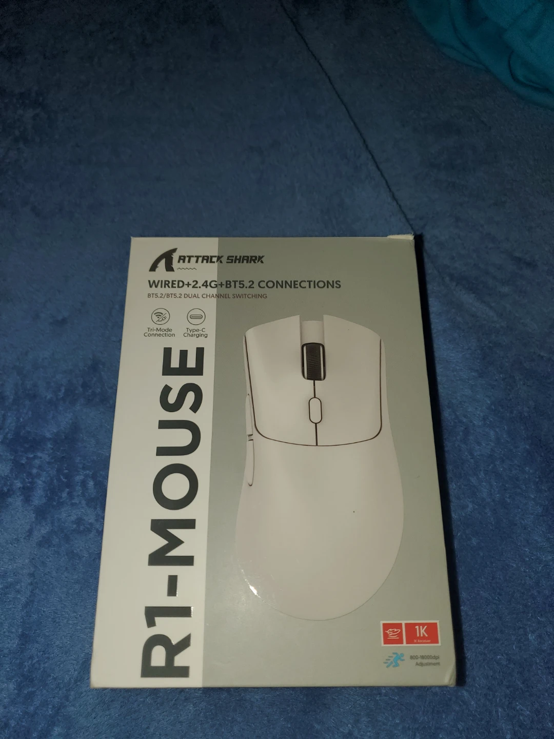 Attached shark r1 gaming mouse