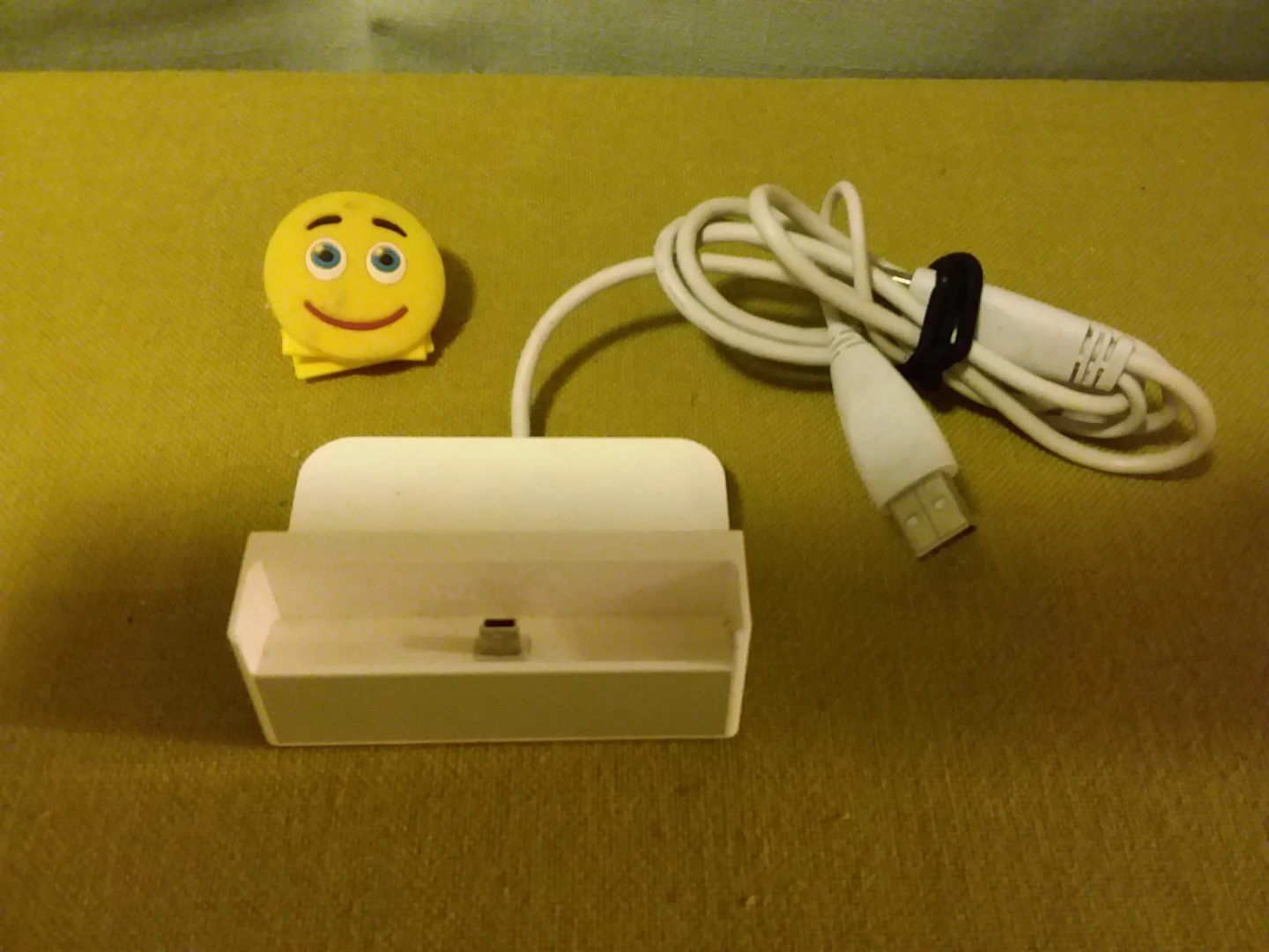 🏈 ➡️ Apple iPhone Dock with USB Cable