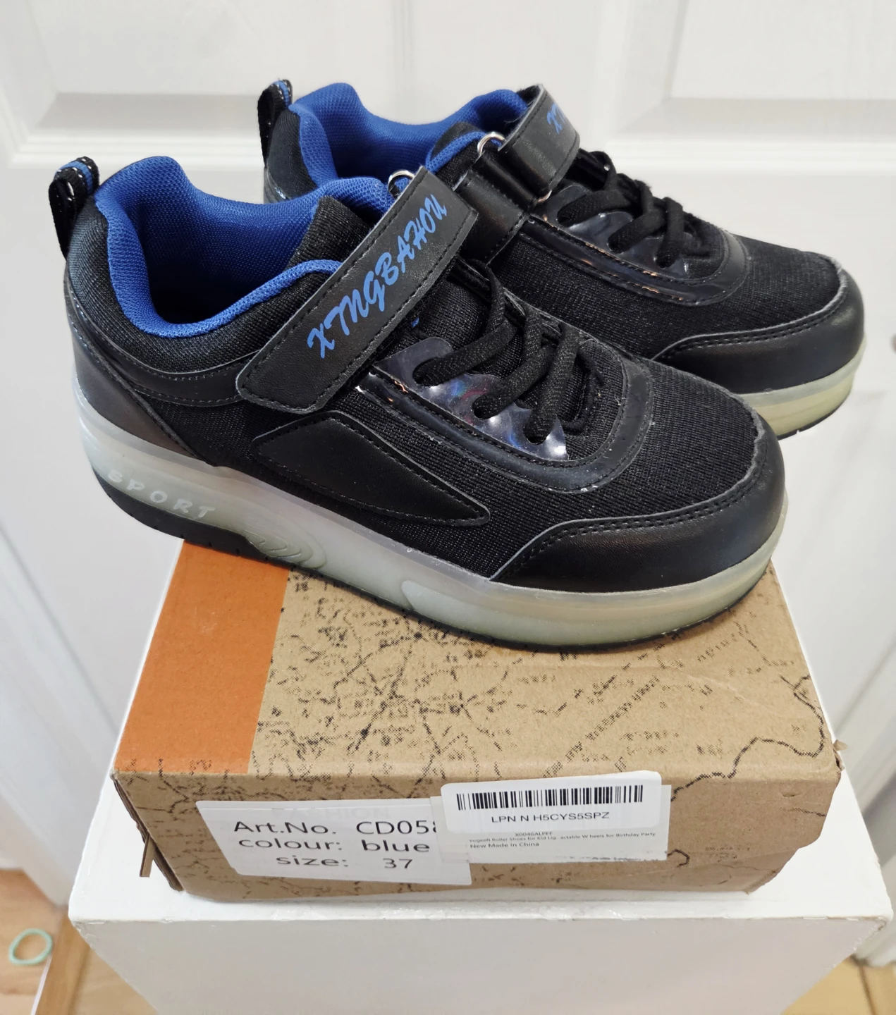 Xingbahou LED Roller Shoes - Size 37