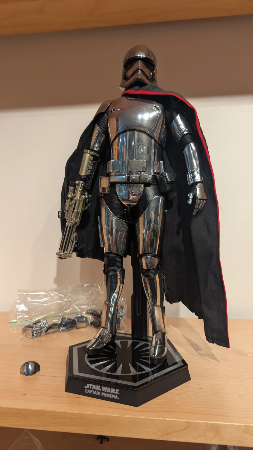 Hot Toys Captain Phasma - Damaged, Read Description - photo 3