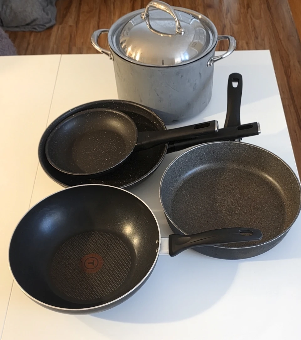 Assorted Cookware Set