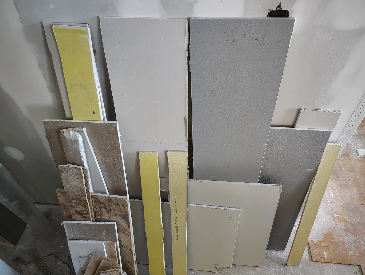 Rotary tool + drywall pieces - photo 2