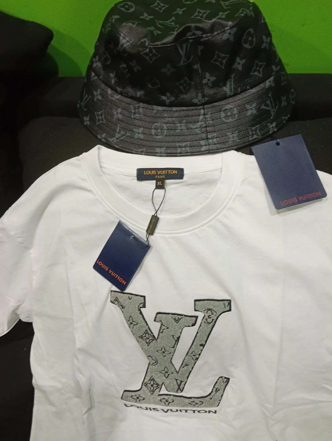 Louis Vuitton T-Shirt men's size XL and Bucket hat M - photo 2
