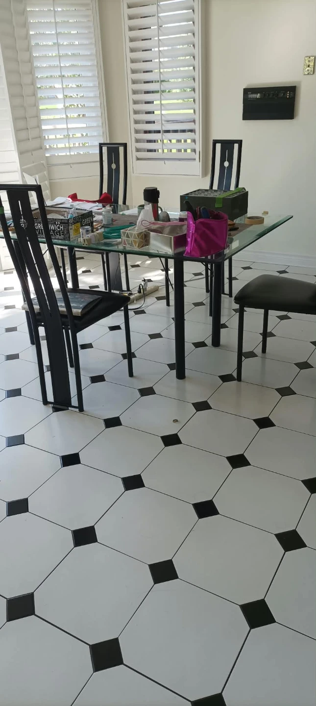 Vintage Glass Dining Table with 4 Chairs 🏈