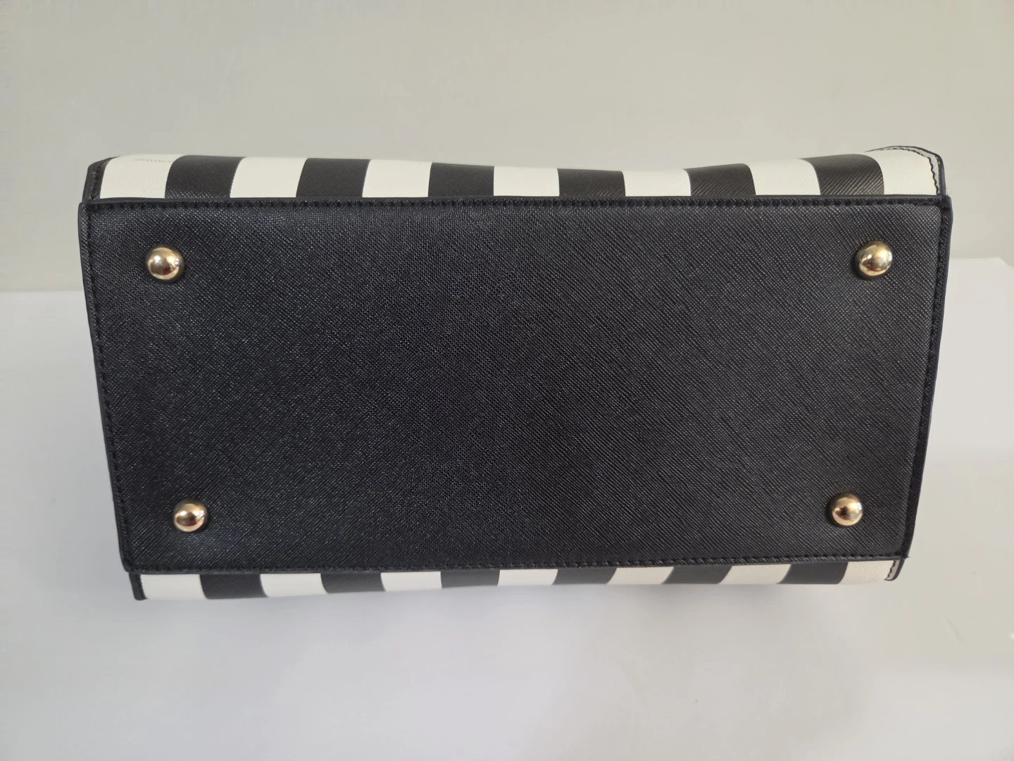 Black and white striped handbag - photo 3